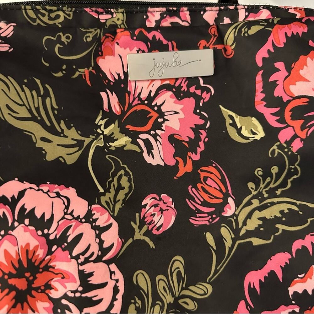 **CLOSET CLEAR OUT** Jujube Be Prepared Tote in Blooming Romance Floral Print